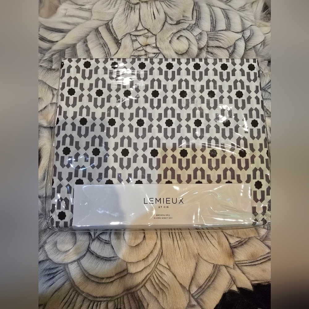 LeMieux Gray and White Patterned Sheet